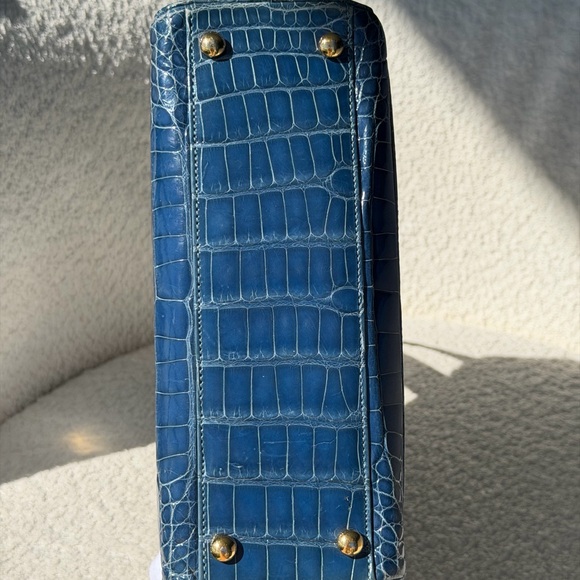 Chanel Blue Crocodile Handbag - Excellent Condition - Picture 5 of 8